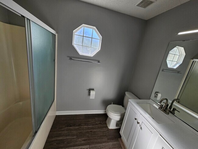 Building Photo - 2428 Beechnut Ln