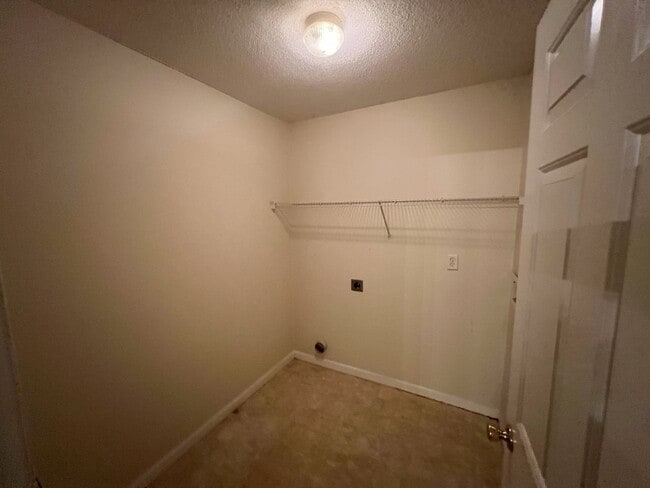 Building Photo - Apartment For Rent