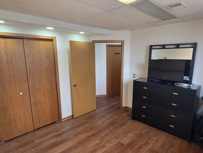 Building Photo - Updated 3 bedroom Kenosha home