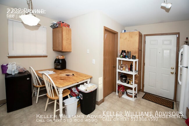 Building Photo - 2222 Ravine-