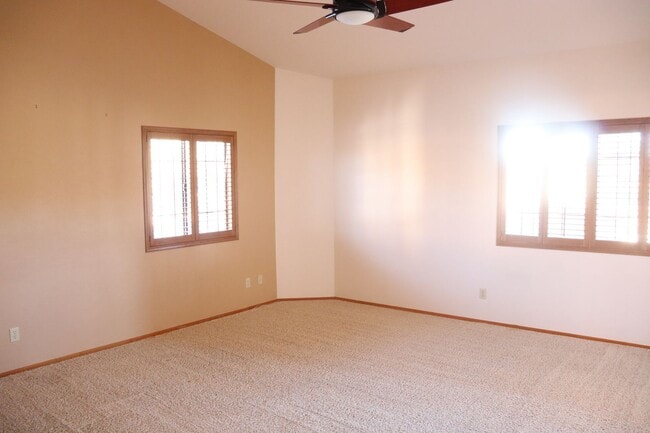 Building Photo - Golf Course Location