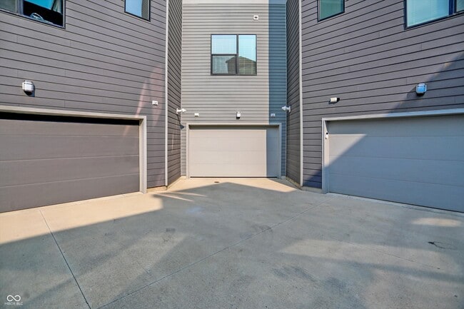 Building Photo - 1303 Deloss St