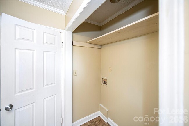 Building Photo - 2711 Springbrook Cir