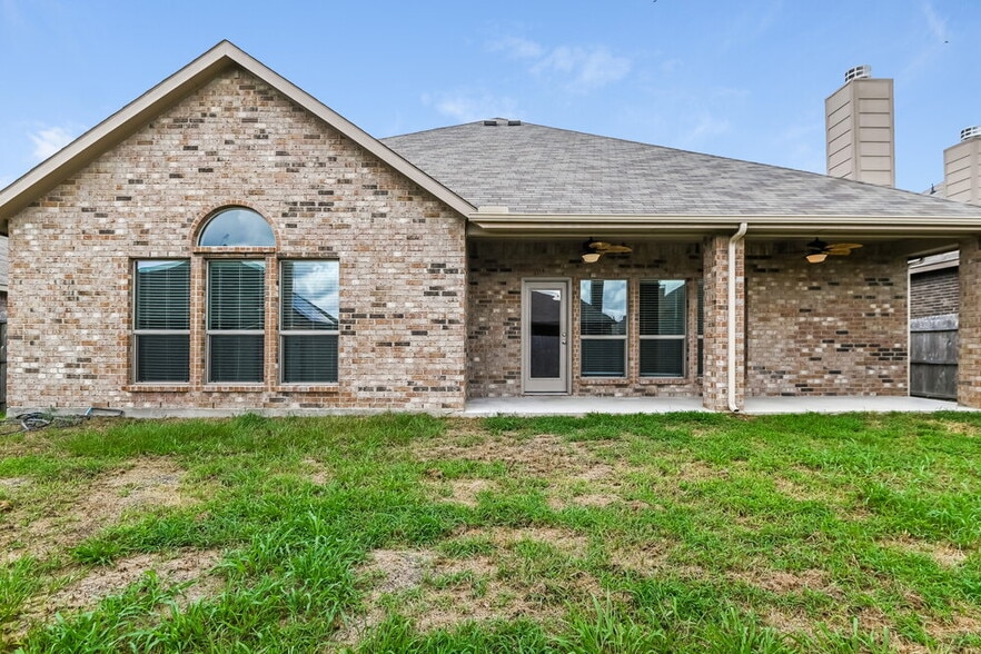 Building Photo - 811 Fran St