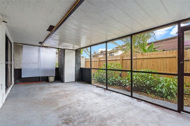 Building Photo - 6916 SW 37th St