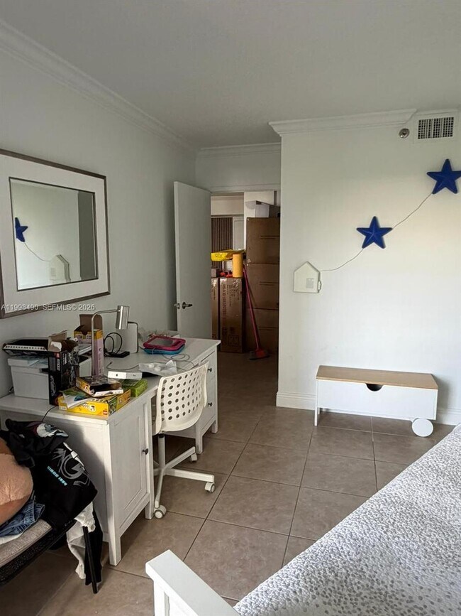 Building Photo - 3600 Mystic Pointe Dr