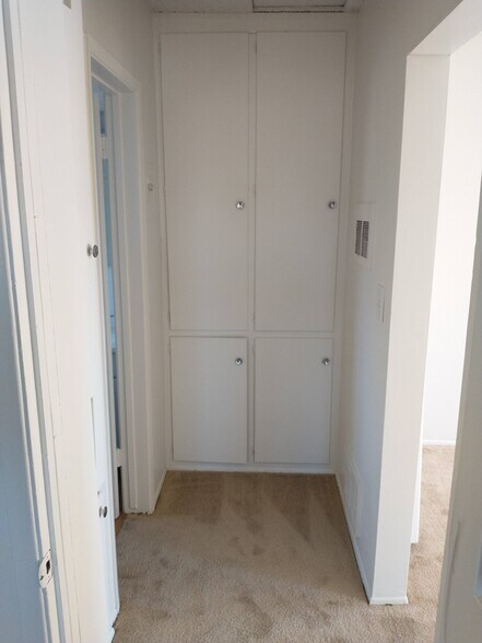 Building Photo - 130 N Ivy Ave