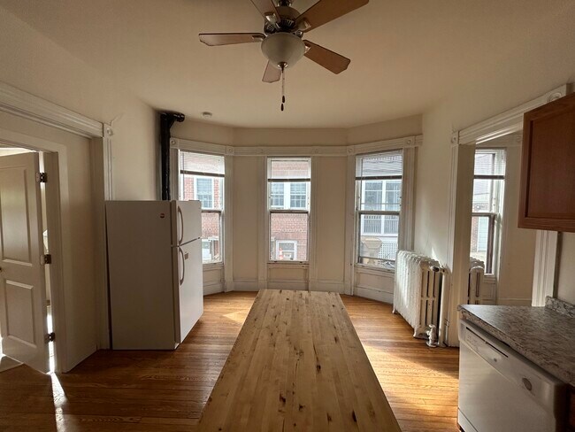 Building Photo - 315 N Pinckney St