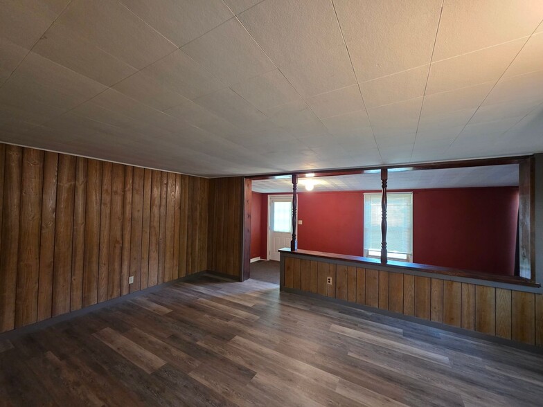 Building Photo - 2164 Penguin Ave