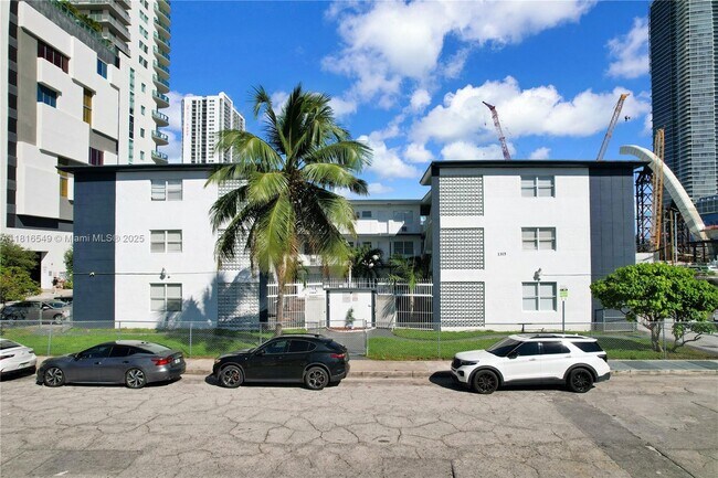 Building Photo - 1315 NE Miami Ct