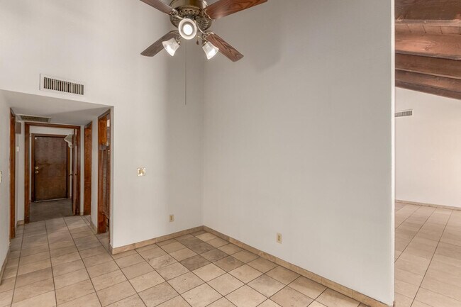 Building Photo - 805 W Toledo St