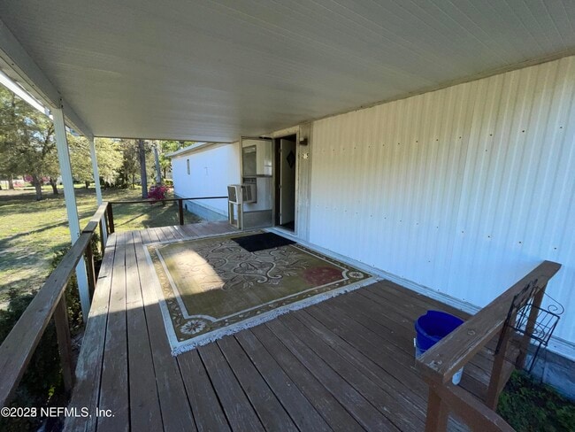 Building Photo - 205 Lakeview Ct
