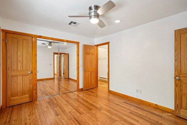 Building Photo - 54025 Strawberry Valley Dr