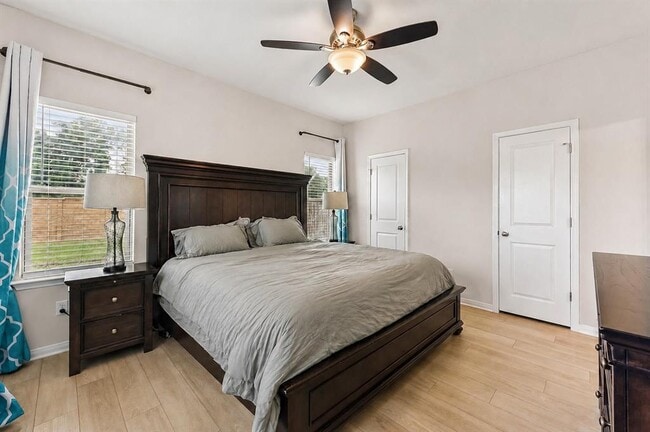 Building Photo - 6403 Principale Dr