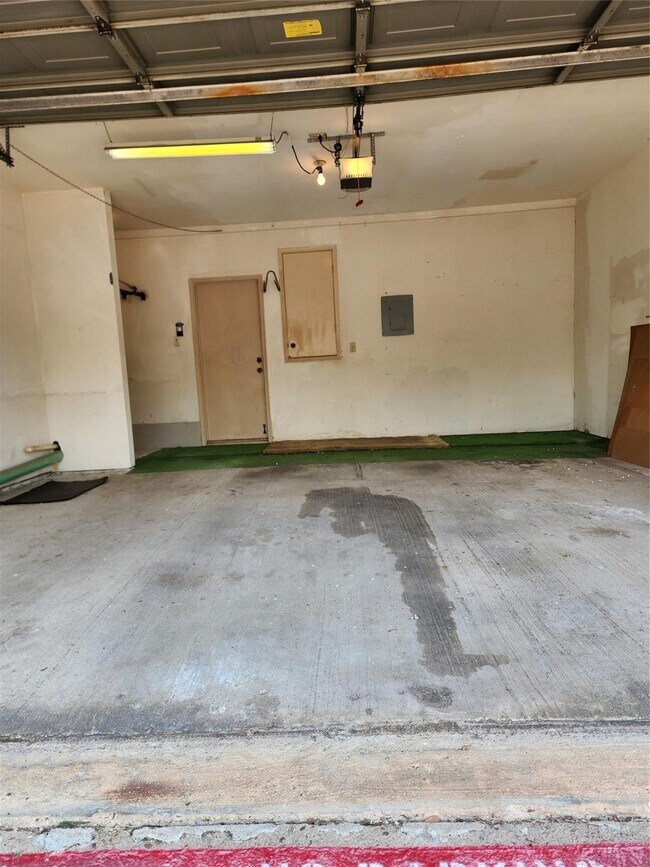 Building Photo - 7399 Regency Square Ct