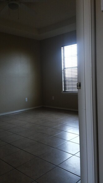 Building Photo - 422 Stone Drive