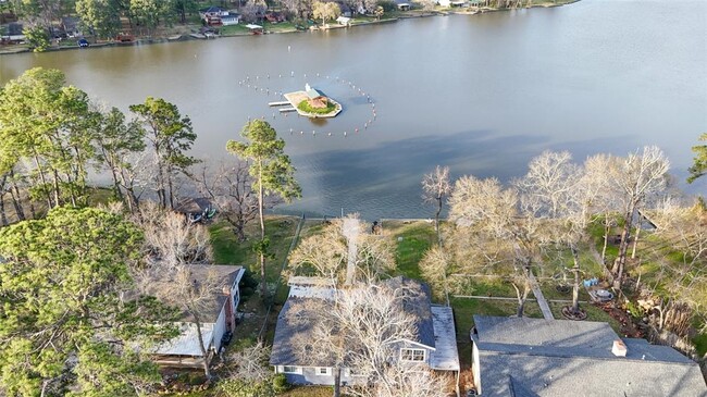 Building Photo - 13318 Southshore Dr