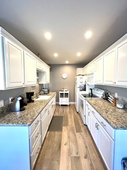 Building Photo - 1730 Camino Palmero St