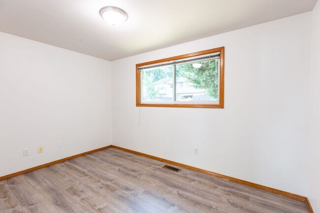 Building Photo - 8024 Florida Dr