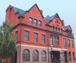 Building Photo - 930 N Lincoln Ave