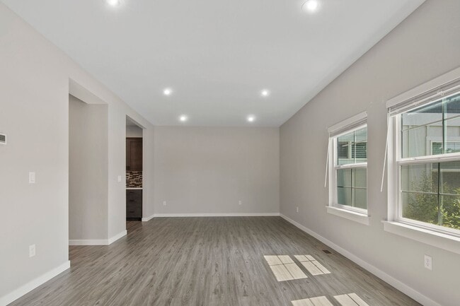 Building Photo - Introducing a Stunning 3 bedroom New Duple...
