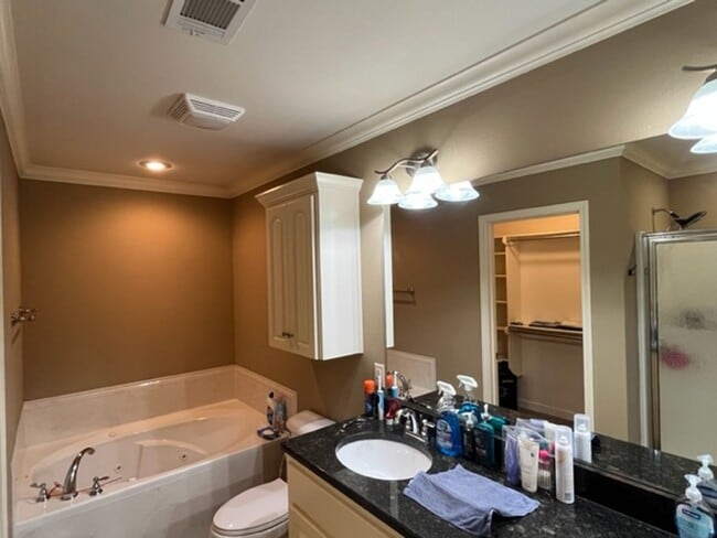 Building Photo - Nice Jacksonville Home Close to Little Roc...
