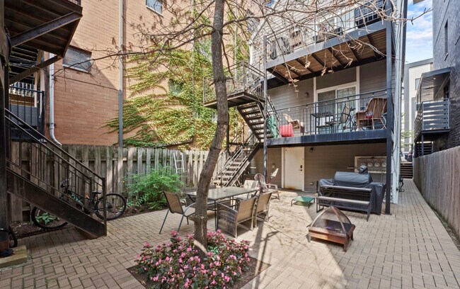 Building Photo - 1337 W Walton St