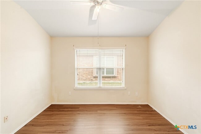 Building Photo - 9405 Cricket Dr