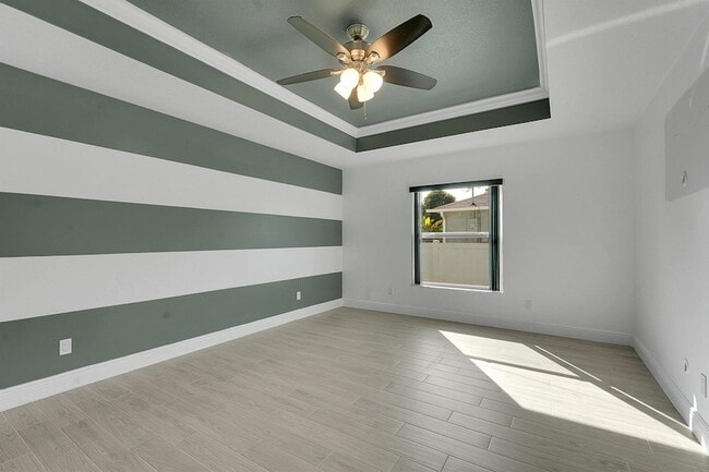 Building Photo - 226 SW Starfish Ave