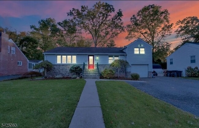 Building Photo - 684 Spring Ave