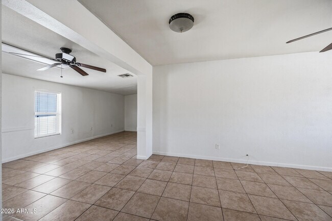 Building Photo - 12422 N Cherry Hills Dr E