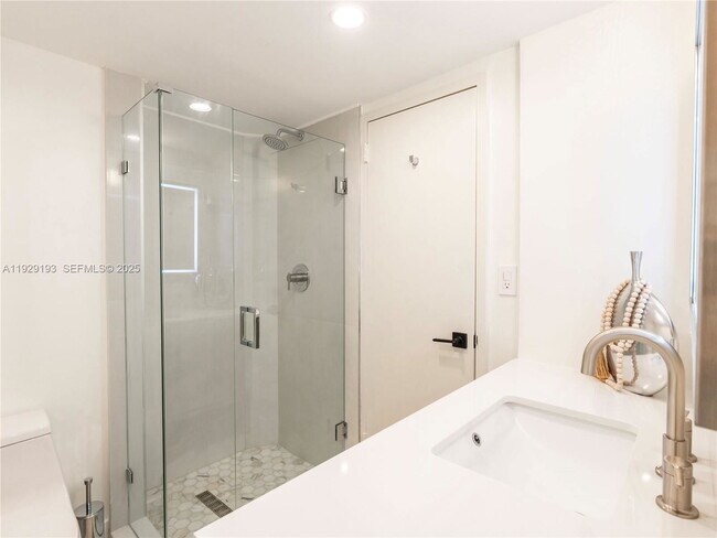 Building Photo - 5701 Collins Ave