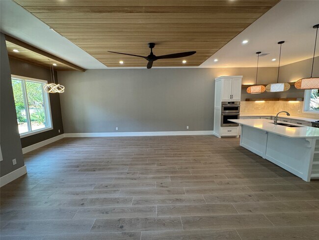 Building Photo - 12518 Mile Dr