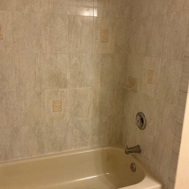 Building Photo - 3/2/2 RENTAL HOME AVAILABLE OFF DEL RIO AND PT ST LUCIE BLVD.
