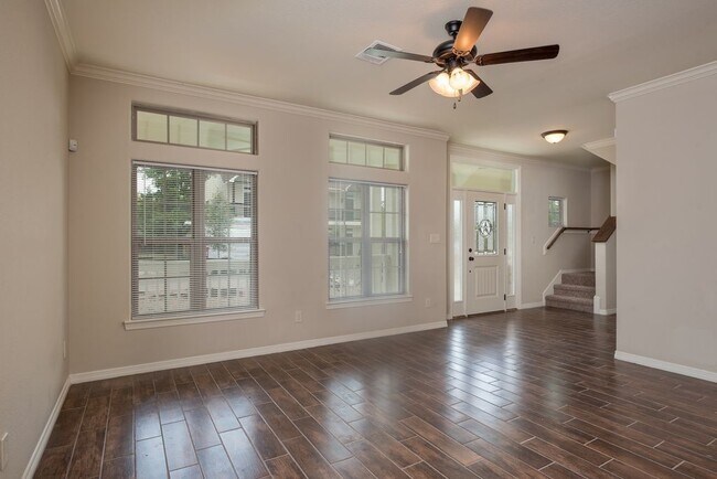 Building Photo - 1420 Holleman Dr