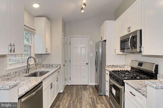 Building Photo - 20585 Triple Crown Ct