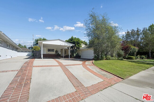 Building Photo - 3262 Woodbine St