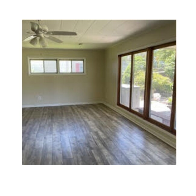 Family Room - 2409 Woodcroft Rd