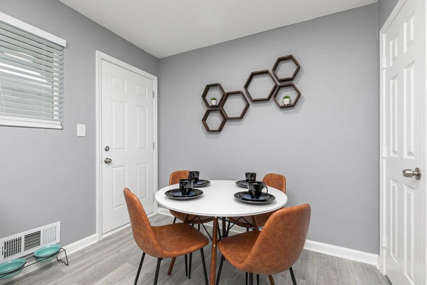 2BR, 1BA - 845SF - Dining Room - Gateway South