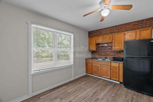 Building Photo - 9724 Dennis Dr