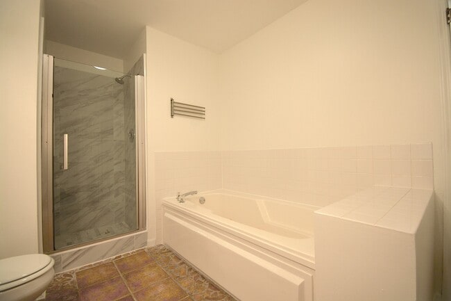 Building Photo - 1151 Longford Rd