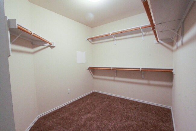 Building Photo - 3651 Sandy Brook Dr