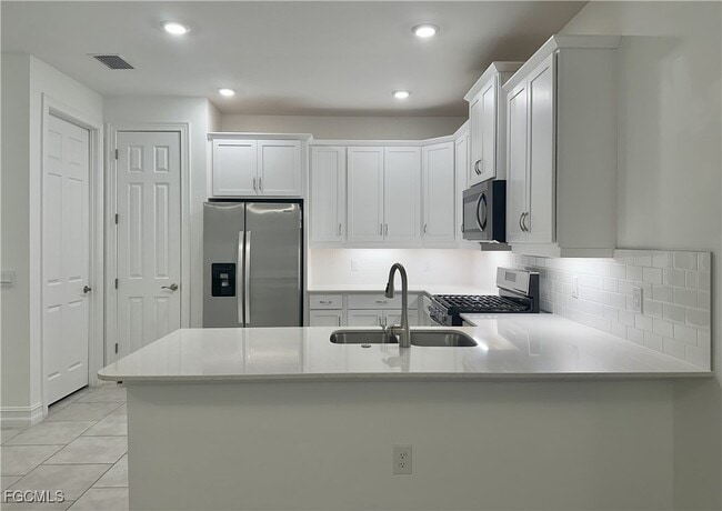 Building Photo - 43800 Blue Heron Ln
