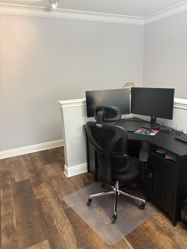 Building Photo - 404 Belmont Pl