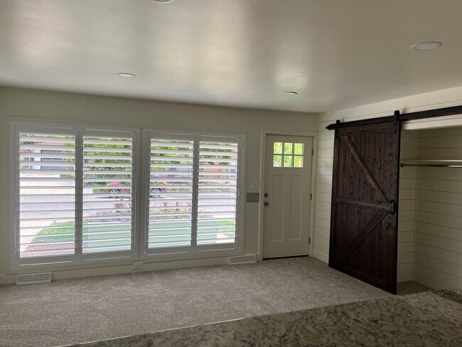 Building Photo - 8521 Crescent Dr