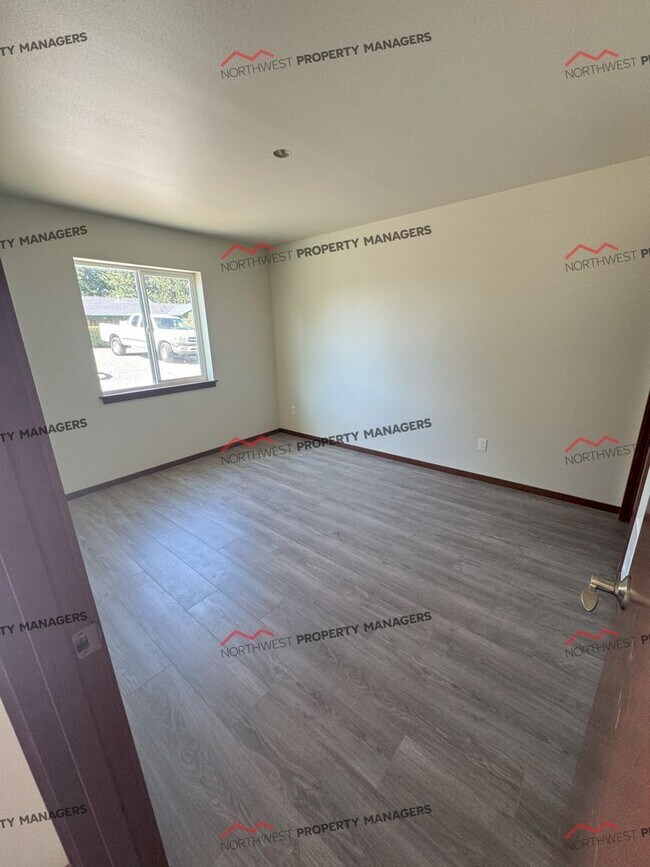 Building Photo - R289A