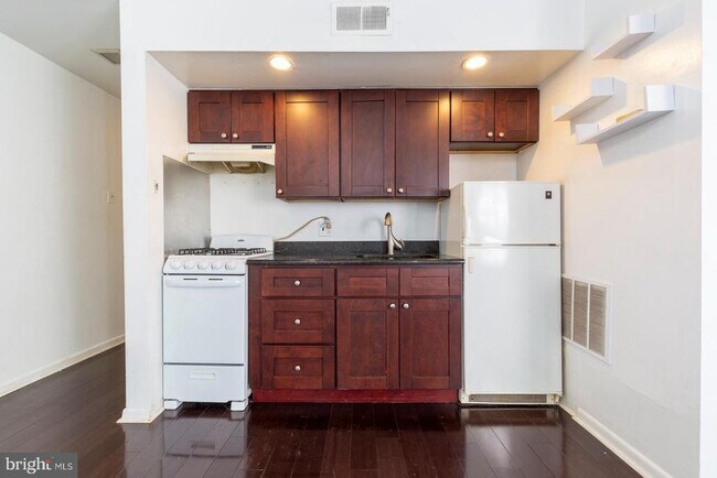 Building Photo - 2137 Spruce St