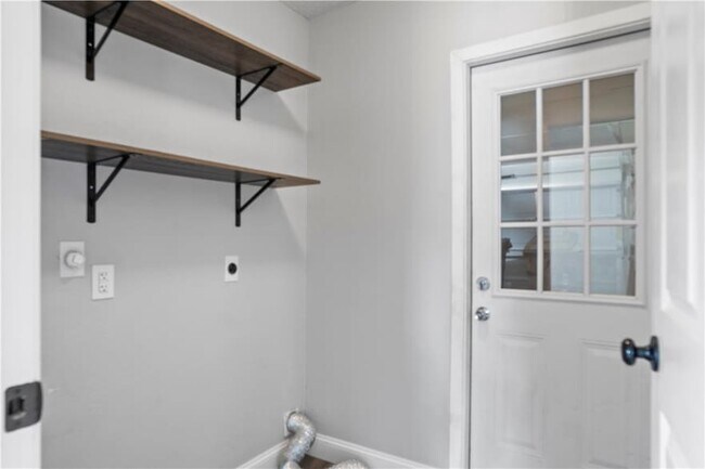 Building Photo - 2809 Vancouver Dr