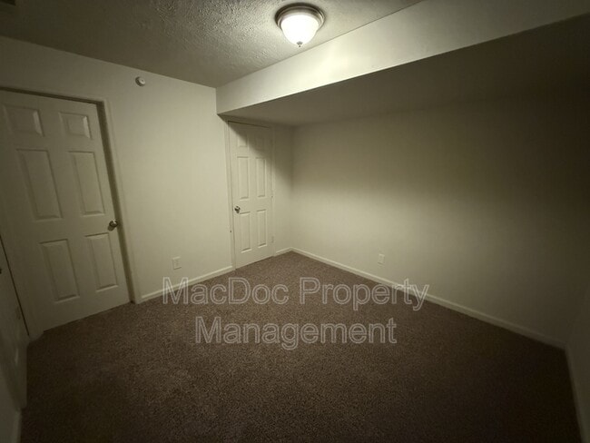 Building Photo - 4249 Normandy Ct