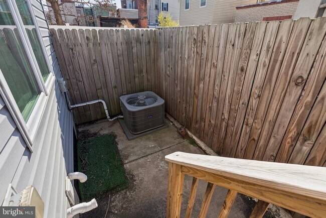 Building Photo - 2820 Livingston St